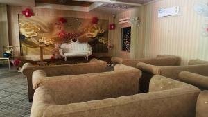 Event lounge with sofa seating